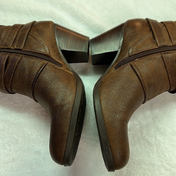 Bare Traps Arlyn Mid-Brown Zippered Stacked Heel Boots Nonskid Sole 7.5 - Picture 9 of 15